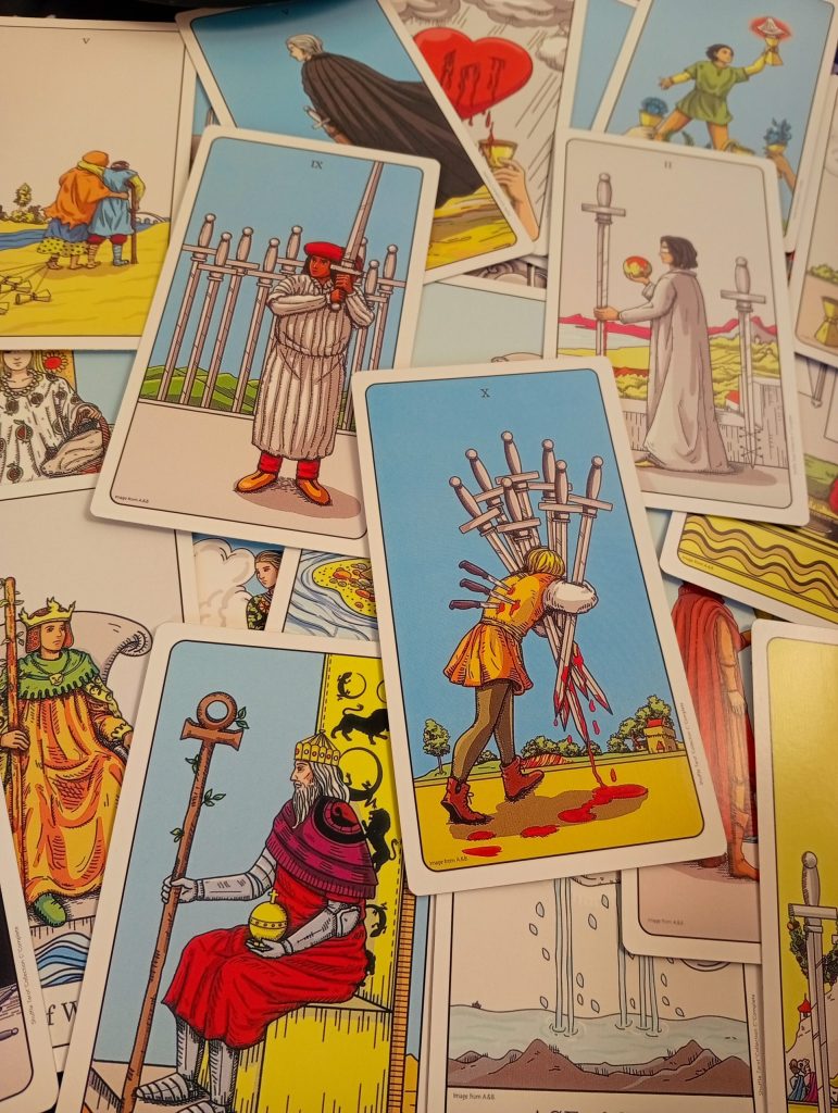 بطاقات التاروت المُتجدّدة