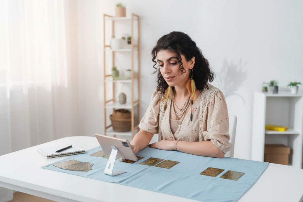 قراءة تاروت بثلاث مواضيع